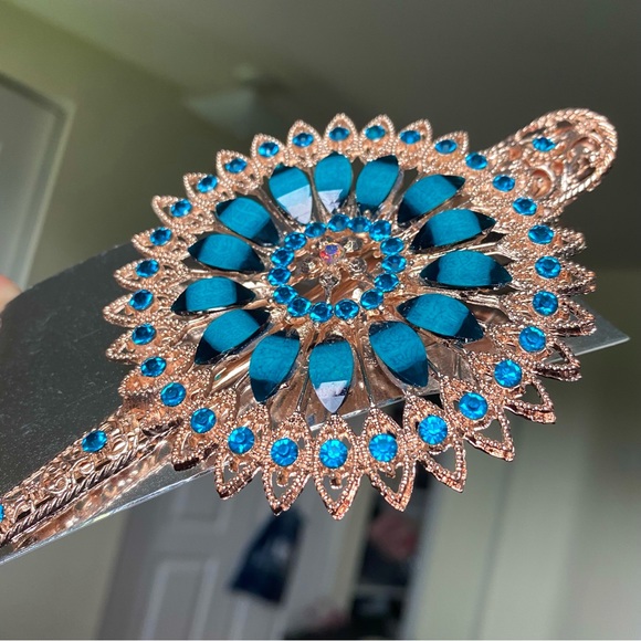 Vibrant Blue Hair Clip - Picture 2 of 6